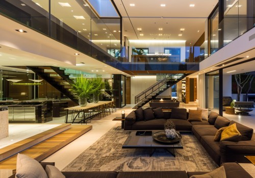 Communication and Project Management: Navigating the World of Luxury Home Building